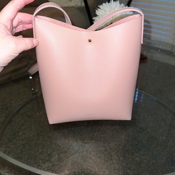 samara Handbags - 𝅺NWOT Samara Pink Bucket Cross Body Bag